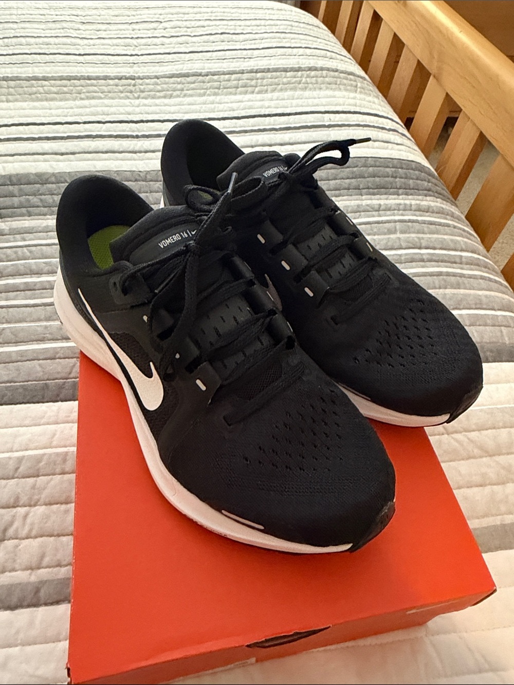 Nike Vomero 16 Black women’s Running Shoes 7M